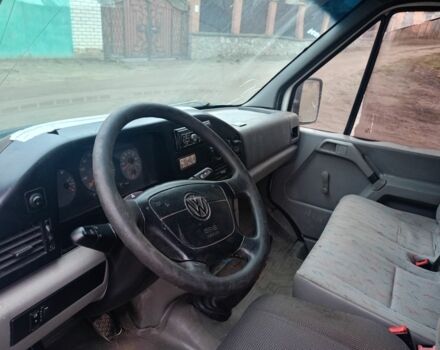 Белый Фольксваген ЛТ, объемом двигателя 2 л и пробегом 300 тыс. км за 3999 $, фото 2 на Automoto.ua