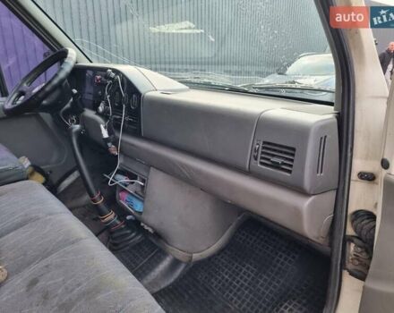 Белый Фольксваген ЛТ, объемом двигателя 2.46 л и пробегом 800 тыс. км за 8500 $, фото 3 на Automoto.ua