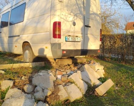 Белый Фольксваген ЛТ, объемом двигателя 2.5 л и пробегом 400 тыс. км за 7500 $, фото 2 на Automoto.ua