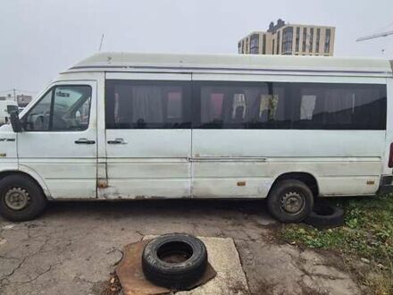 Белый Фольксваген ЛТ, объемом двигателя 2.5 л и пробегом 400 тыс. км за 5000 $, фото 1 на Automoto.ua