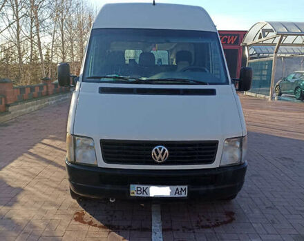 Белый Фольксваген ЛТ, объемом двигателя 2.46 л и пробегом 396 тыс. км за 9500 $, фото 1 на Automoto.ua