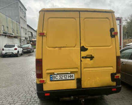 Желтый Фольксваген ЛТ, объемом двигателя 2.46 л и пробегом 510 тыс. км за 4100 $, фото 3 на Automoto.ua