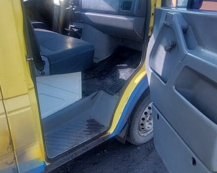 Желтый Фольксваген ЛТ, объемом двигателя 2.5 л и пробегом 380 тыс. км за 5600 $, фото 4 на Automoto.ua