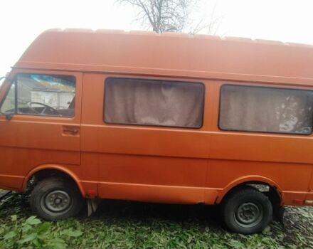 Оранжевый Фольксваген ЛТ, объемом двигателя 2 л и пробегом 397 тыс. км за 2299 $, фото 1 на Automoto.ua