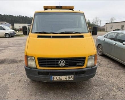 Оранжевый Фольксваген ЛТ, объемом двигателя 2.5 л и пробегом 400 тыс. км за 3800 $, фото 1 на Automoto.ua