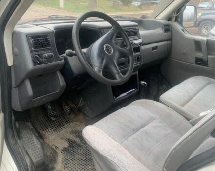 Белый Фольксваген Мультиван, объемом двигателя 0 л и пробегом 350 тыс. км за 2800 $, фото 5 на Automoto.ua