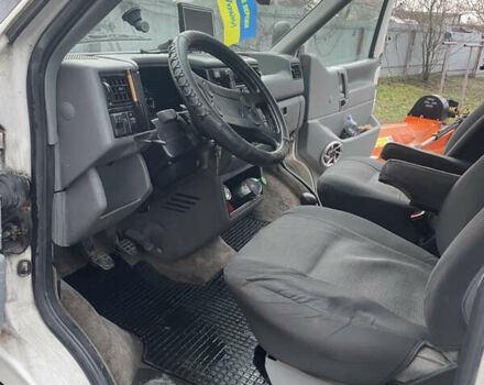 Белый Фольксваген Мультиван, объемом двигателя 2.46 л и пробегом 222 тыс. км за 4700 $, фото 11 на Automoto.ua