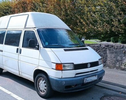 Белый Фольксваген Мультиван, объемом двигателя 2.4 л и пробегом 350 тыс. км за 3880 $, фото 2 на Automoto.ua