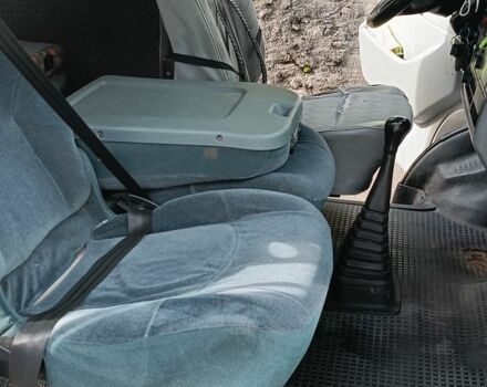 Белый Фольксваген Мультиван, объемом двигателя 2.4 л и пробегом 350 тыс. км за 3880 $, фото 7 на Automoto.ua