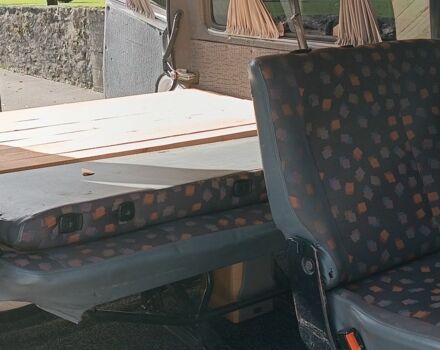 Белый Фольксваген Мультиван, объемом двигателя 2.4 л и пробегом 350 тыс. км за 3880 $, фото 5 на Automoto.ua