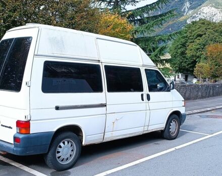 Белый Фольксваген Мультиван, объемом двигателя 2.4 л и пробегом 350 тыс. км за 3880 $, фото 1 на Automoto.ua