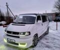 Белый Фольксваген Мультиван, объемом двигателя 2.5 л и пробегом 300 тыс. км за 2100 $, фото 1 на Automoto.ua