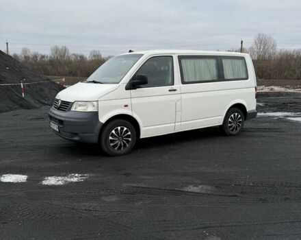 Белый Фольксваген Мультиван, объемом двигателя 1.9 л и пробегом 300 тыс. км за 8000 $, фото 1 на Automoto.ua