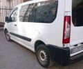 Білий Фольксваген Мультиван, об'ємом двигуна 2 л та пробігом 300 тис. км за 6222 $, фото 1 на Automoto.ua