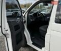 Белый Фольксваген Мультиван, объемом двигателя 2 л и пробегом 310 тыс. км за 17500 $, фото 3 на Automoto.ua