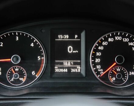 Белый Фольксваген Мультиван, объемом двигателя 2 л и пробегом 302 тыс. км за 23700 $, фото 17 на Automoto.ua