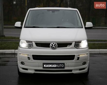 Белый Фольксваген Мультиван, объемом двигателя 1.98 л и пробегом 302 тыс. км за 23700 $, фото 1 на Automoto.ua