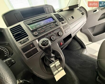 Білий Фольксваген Мультиван, об'ємом двигуна 1.98 л та пробігом 223 тис. км за 19599 $, фото 65 на Automoto.ua