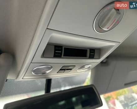 Білий Фольксваген Мультиван, об'ємом двигуна 1.98 л та пробігом 207 тис. км за 28900 $, фото 153 на Automoto.ua