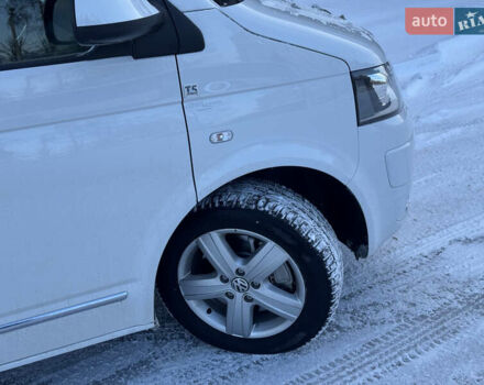 Белый Фольксваген Мультиван, объемом двигателя 2 л и пробегом 221 тыс. км за 26500 $, фото 22 на Automoto.ua