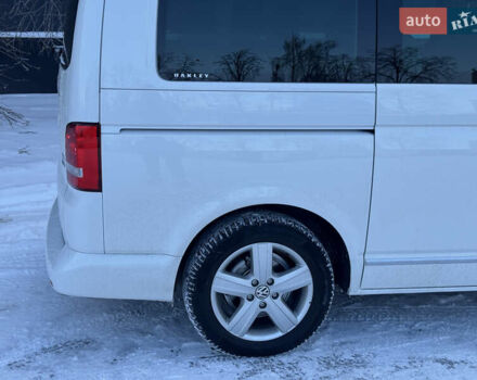 Белый Фольксваген Мультиван, объемом двигателя 2 л и пробегом 221 тыс. км за 26500 $, фото 26 на Automoto.ua