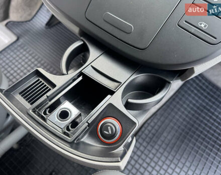 Белый Фольксваген Мультиван, объемом двигателя 2 л и пробегом 221 тыс. км за 26500 $, фото 72 на Automoto.ua