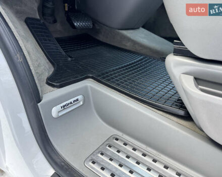 Белый Фольксваген Мультиван, объемом двигателя 2 л и пробегом 221 тыс. км за 26500 $, фото 46 на Automoto.ua