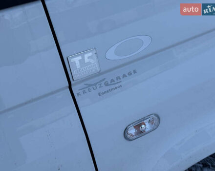 Белый Фольксваген Мультиван, объемом двигателя 2 л и пробегом 221 тыс. км за 26500 $, фото 23 на Automoto.ua