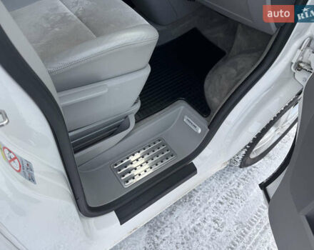 Белый Фольксваген Мультиван, объемом двигателя 2 л и пробегом 221 тыс. км за 26500 $, фото 69 на Automoto.ua