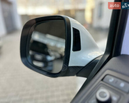 Белый Фольксваген Мультиван, объемом двигателя 2 л и пробегом 230 тыс. км за 36900 $, фото 14 на Automoto.ua