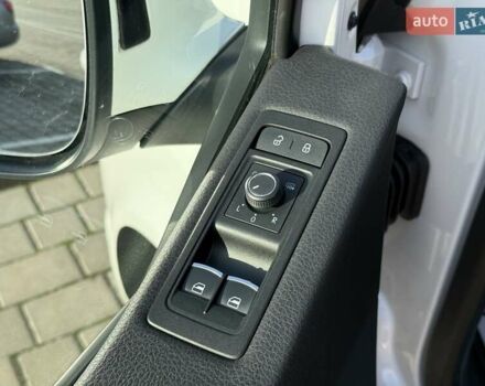 Белый Фольксваген Мультиван, объемом двигателя 1.98 л и пробегом 225 тыс. км за 34999 $, фото 23 на Automoto.ua