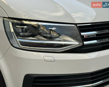 Белый Фольксваген Мультиван, объемом двигателя 2 л и пробегом 230 тыс. км за 36900 $, фото 3 на Automoto.ua