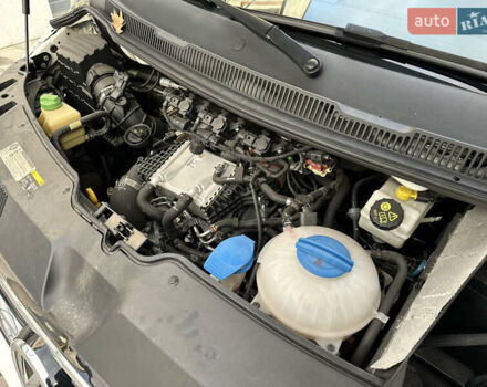 Белый Фольксваген Мультиван, объемом двигателя 2 л и пробегом 230 тыс. км за 36900 $, фото 36 на Automoto.ua