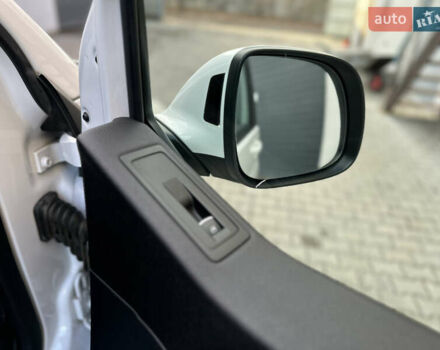 Белый Фольксваген Мультиван, объемом двигателя 2 л и пробегом 230 тыс. км за 36900 $, фото 28 на Automoto.ua