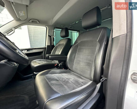 Белый Фольксваген Мультиван, объемом двигателя 2 л и пробегом 230 тыс. км за 36900 $, фото 17 на Automoto.ua