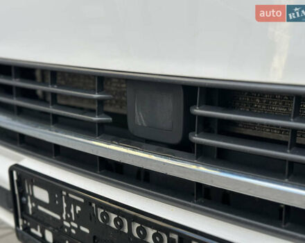 Белый Фольксваген Мультиван, объемом двигателя 2 л и пробегом 230 тыс. км за 36900 $, фото 5 на Automoto.ua