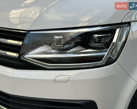 Белый Фольксваген Мультиван, объемом двигателя 2 л и пробегом 230 тыс. км за 36900 $, фото 1 на Automoto.ua