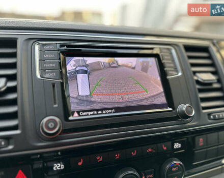 Белый Фольксваген Мультиван, объемом двигателя 2 л и пробегом 230 тыс. км за 36900 $, фото 31 на Automoto.ua