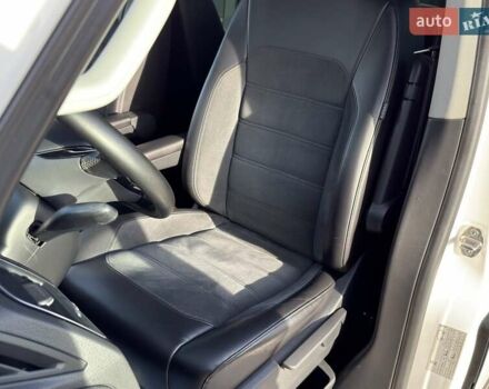 Белый Фольксваген Мультиван, объемом двигателя 1.98 л и пробегом 225 тыс. км за 34999 $, фото 20 на Automoto.ua