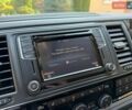 Білий Фольксваген Мультиван, об'ємом двигуна 2 л та пробігом 227 тис. км за 39372 $, фото 40 на Automoto.ua