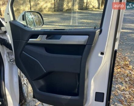 Білий Фольксваген Мультиван, об'ємом двигуна 1.97 л та пробігом 230 тис. км за 43000 $, фото 34 на Automoto.ua