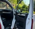 Білий Фольксваген Мультиван, об'ємом двигуна 2 л та пробігом 227 тис. км за 39372 $, фото 70 на Automoto.ua