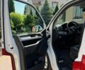Білий Фольксваген Мультиван, об'ємом двигуна 2 л та пробігом 227 тис. км за 39372 $, фото 17 на Automoto.ua