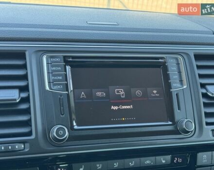 Белый Фольксваген Мультиван, объемом двигателя 2 л и пробегом 195 тыс. км за 39900 $, фото 22 на Automoto.ua