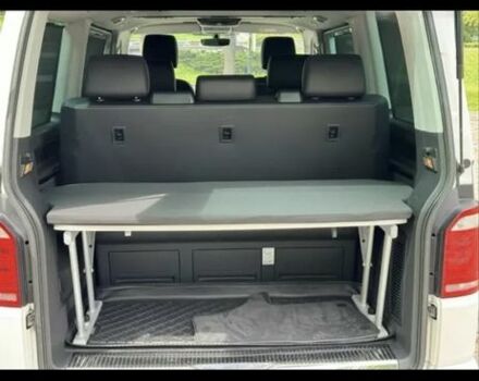 Белый Фольксваген Мультиван, объемом двигателя 2 л и пробегом 200 тыс. км за 43000 $, фото 16 на Automoto.ua