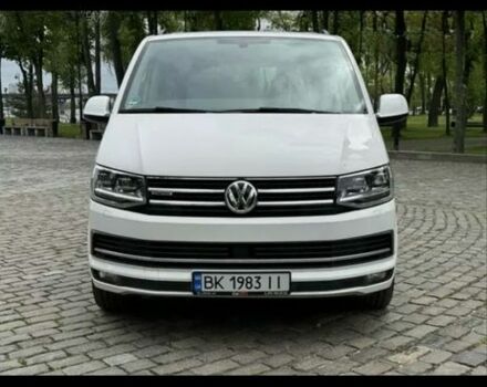 Белый Фольксваген Мультиван, объемом двигателя 2 л и пробегом 200 тыс. км за 43000 $, фото 1 на Automoto.ua