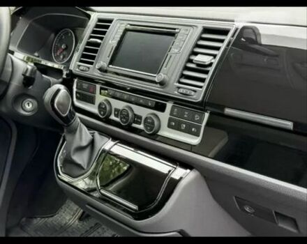 Белый Фольксваген Мультиван, объемом двигателя 2 л и пробегом 200 тыс. км за 43000 $, фото 17 на Automoto.ua