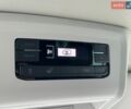 Білий Фольксваген Мультиван, об'ємом двигуна 2 л та пробігом 123 тис. км за 62500 $, фото 25 на Automoto.ua