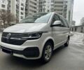 Белый Фольксваген Мультиван, объемом двигателя 2 л и пробегом 210 тыс. км за 44500 $, фото 1 на Automoto.ua