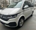 Белый Фольксваген Мультиван, объемом двигателя 2 л и пробегом 210 тыс. км за 44500 $, фото 2 на Automoto.ua